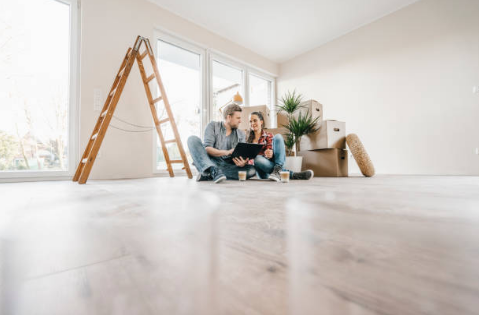 Couple en train de faire construire sa maison