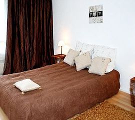 Des tons neutres et une décoration chaleureuse : tels sont les mots d'ordre du home staging.
