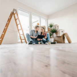 Couple en train de faire construire sa maison